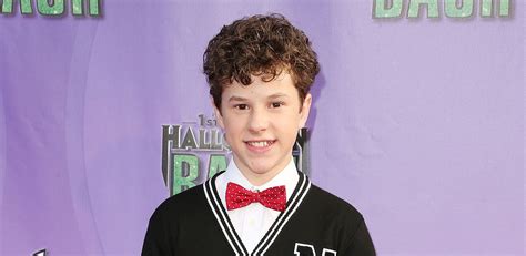 nolan gould desnudo|Modern Familys Nolan Gould Is All Grown Up, Shows Off。